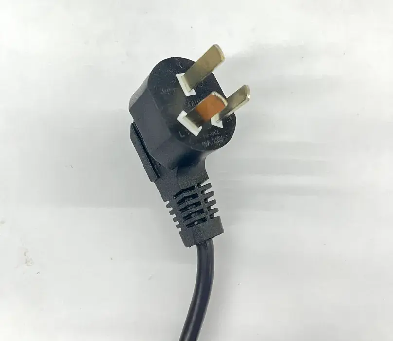 Jak uziemić komputer, aby uniknąć niebezpieczeństw elektrycznych