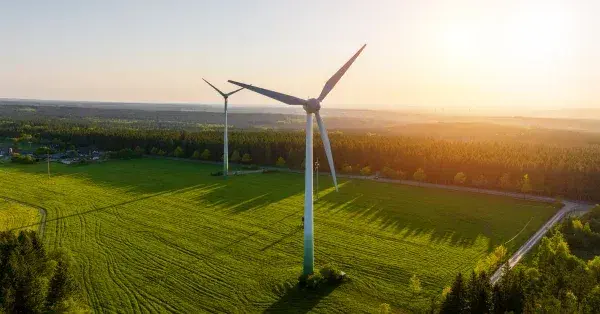 Ile prądu wytwarza wiatrak? Zaskakujące dane o energii z wiatru