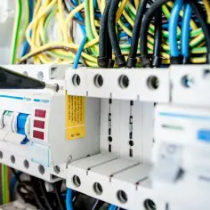 Ile trwa kurs na elektryka? Zaskakujące fakty o czasie trwania kursów