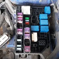 Gdzie są bezpieczniki w Suzuki SX4 i jak uniknąć problemów elektrycznych