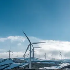Jak działa elektrownia wiatrowa? Zrozum mechanizm produkcji energii
